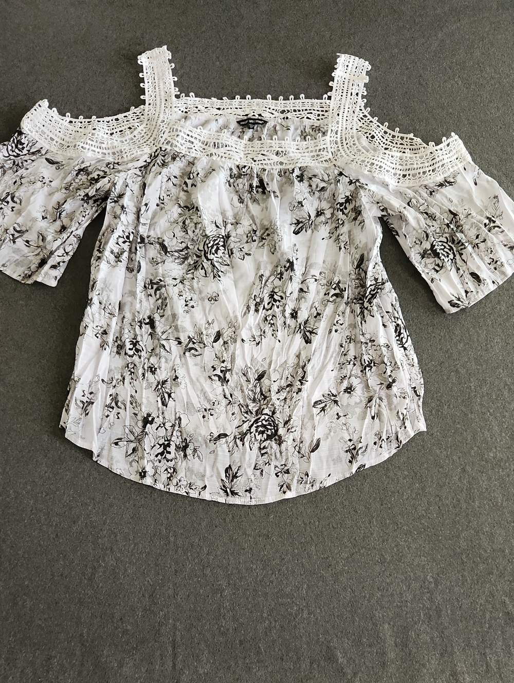 Unique Spectrum Women's White & Black Floral Lace Top Cold Shoulder Plus Size 2X